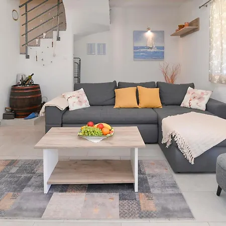 Вилла Ulika Gabonjin